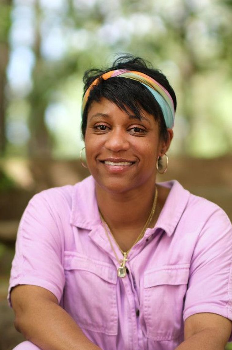 abra lee abra lee headshot outdoor